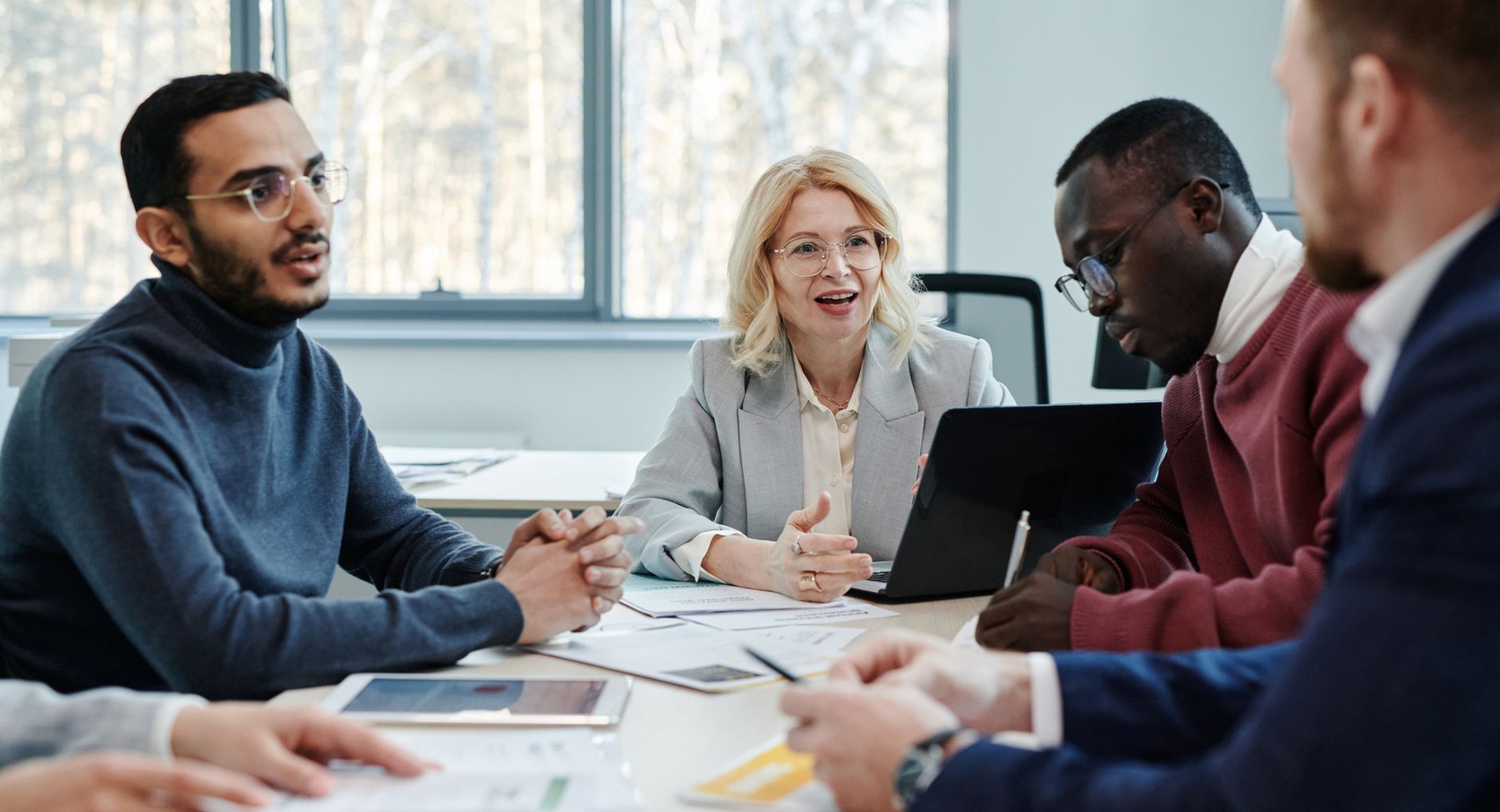 AE's Edge: Mastering Account Executive Outreach for Peak Performance in 2026