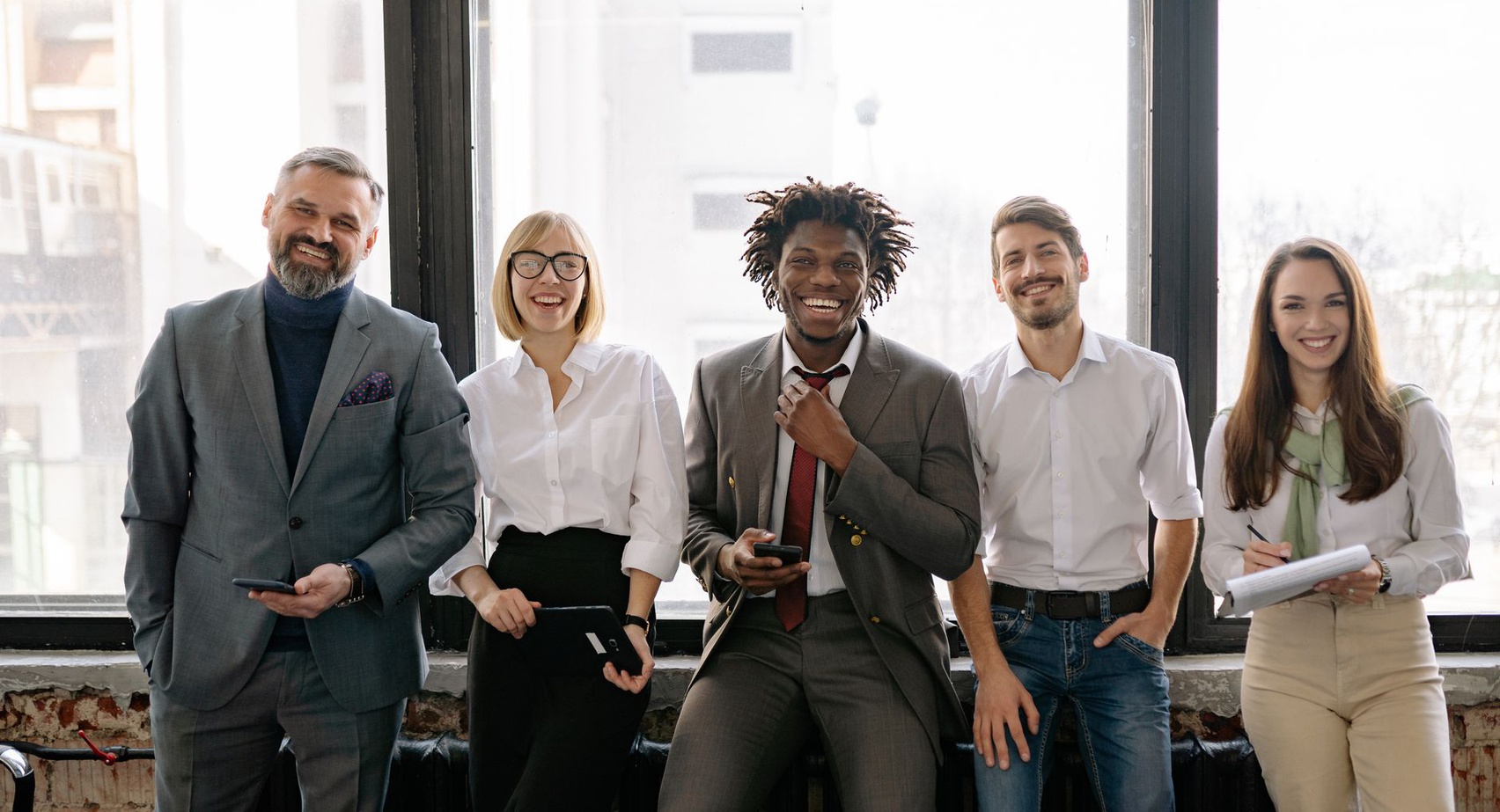 8 LinkedIn Featured Section Ideas for Sales Professionals to Build Instant Trust