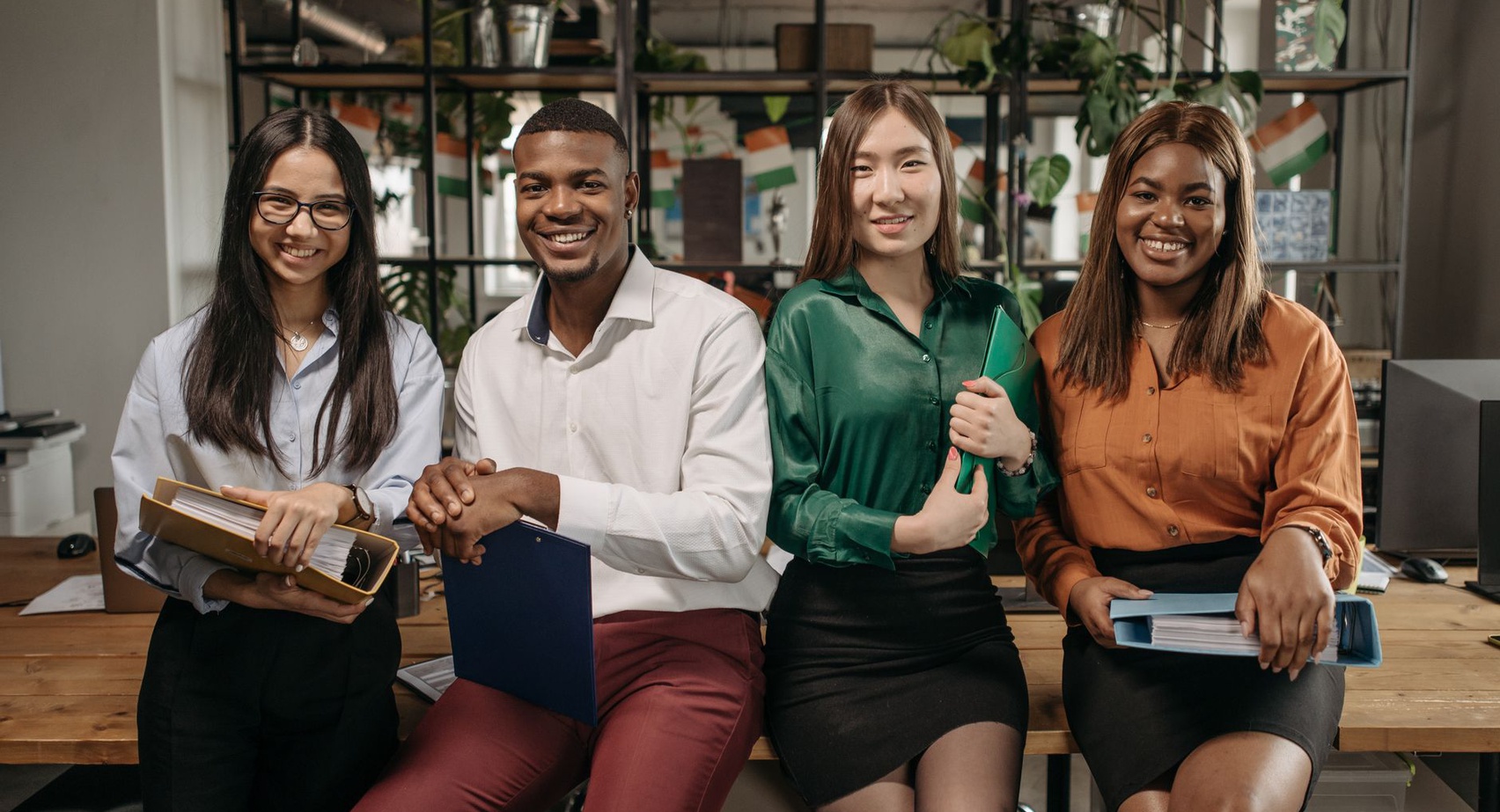 Leverage LinkedIn Hiring Signals for High-Intent Outreach in 2026