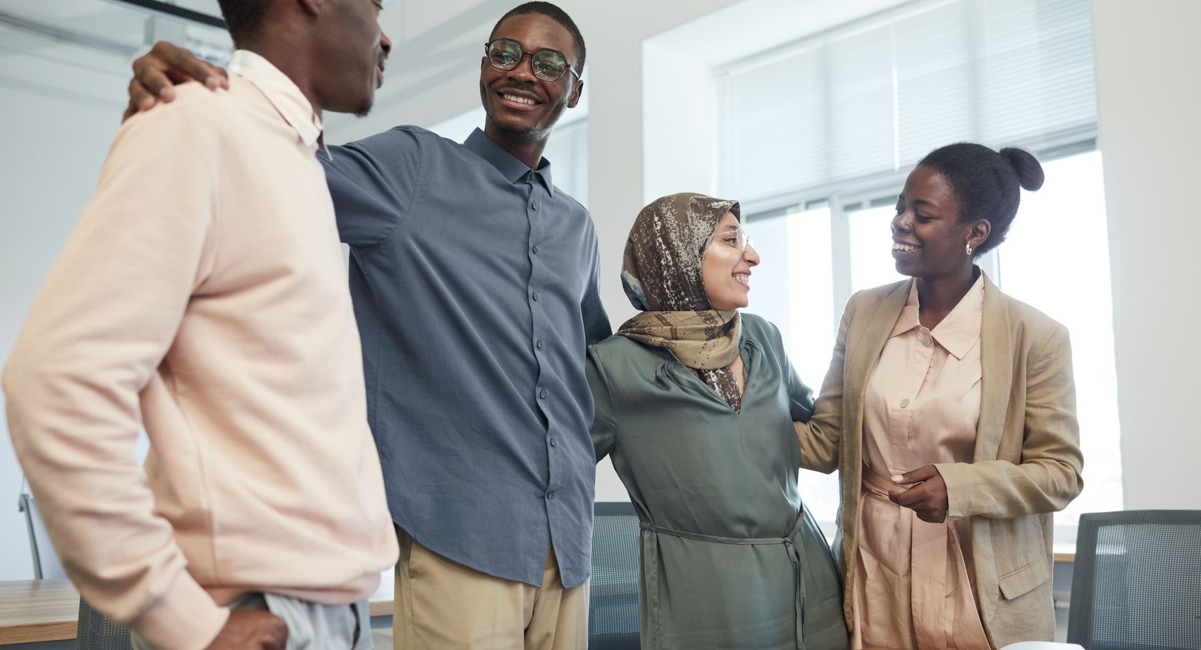 LinkedIn Outreach for Fundraising: Secure Investor Meetings Without Warm Intros