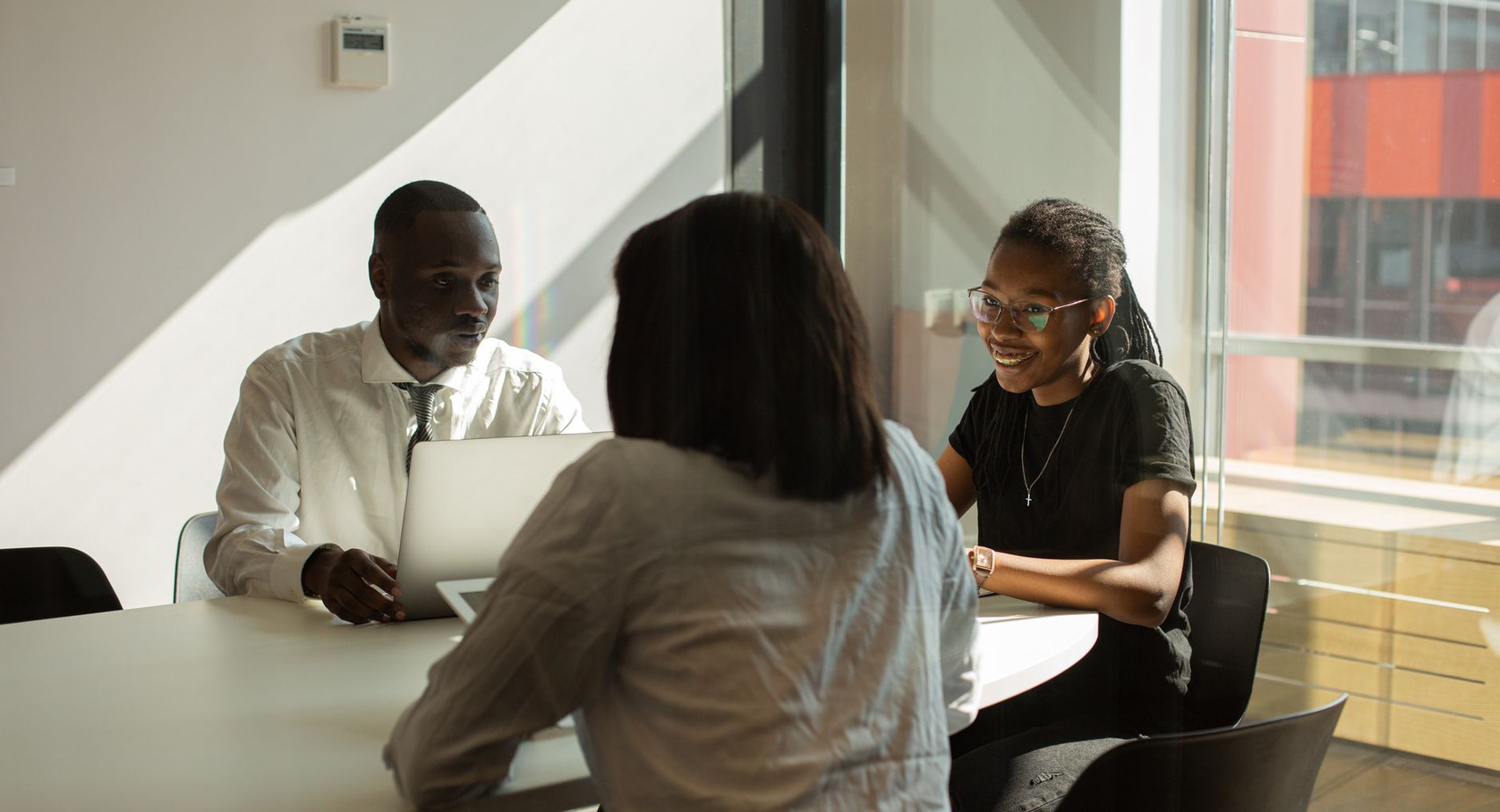 Mastering LinkedIn Outreach for Healthcare Sales: Connect with Hospital Decision-Makers