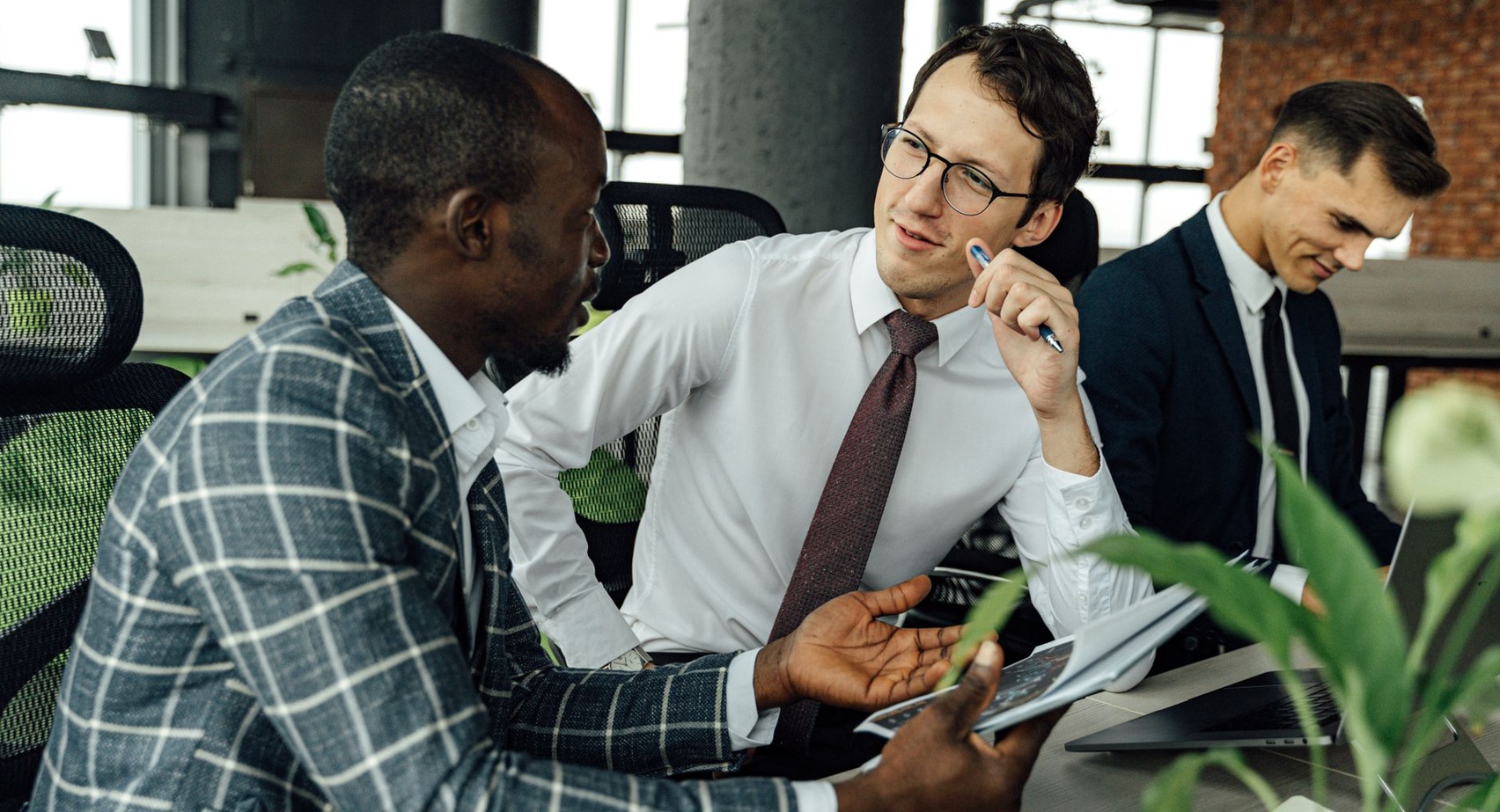 LinkedIn Outreach for Insurance Agents: Your Blueprint to Connecting with Business Owners in 2026