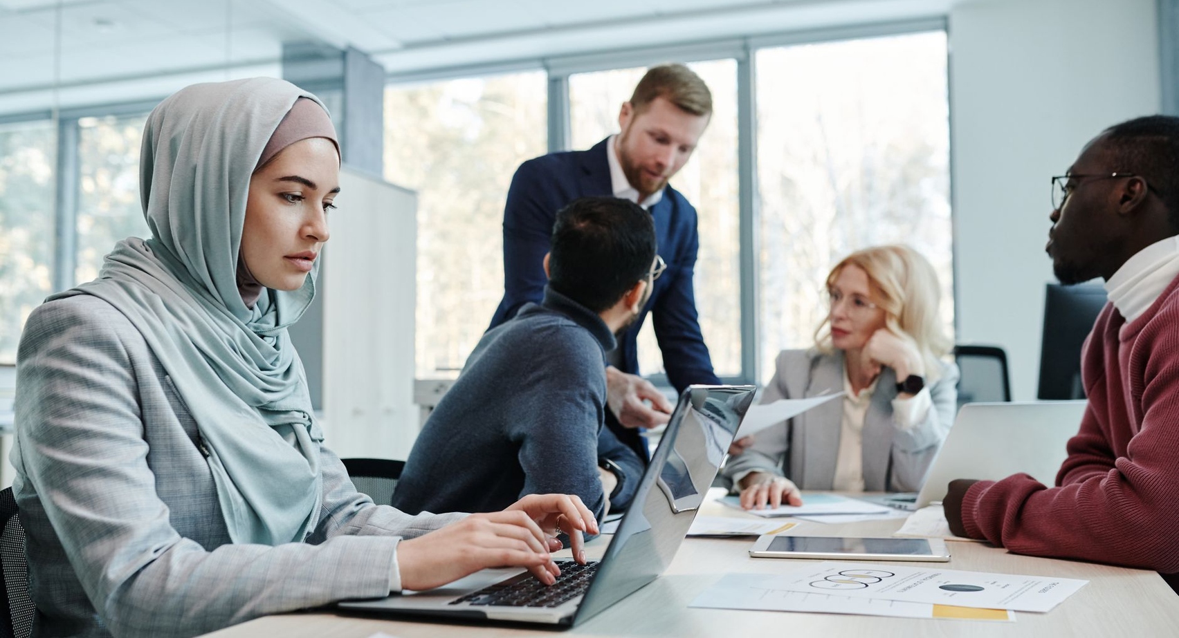 Mastering LinkedIn Outreach: LinkSprig vs. Top LinkedIn Outreach Automation Alternatives in 2026