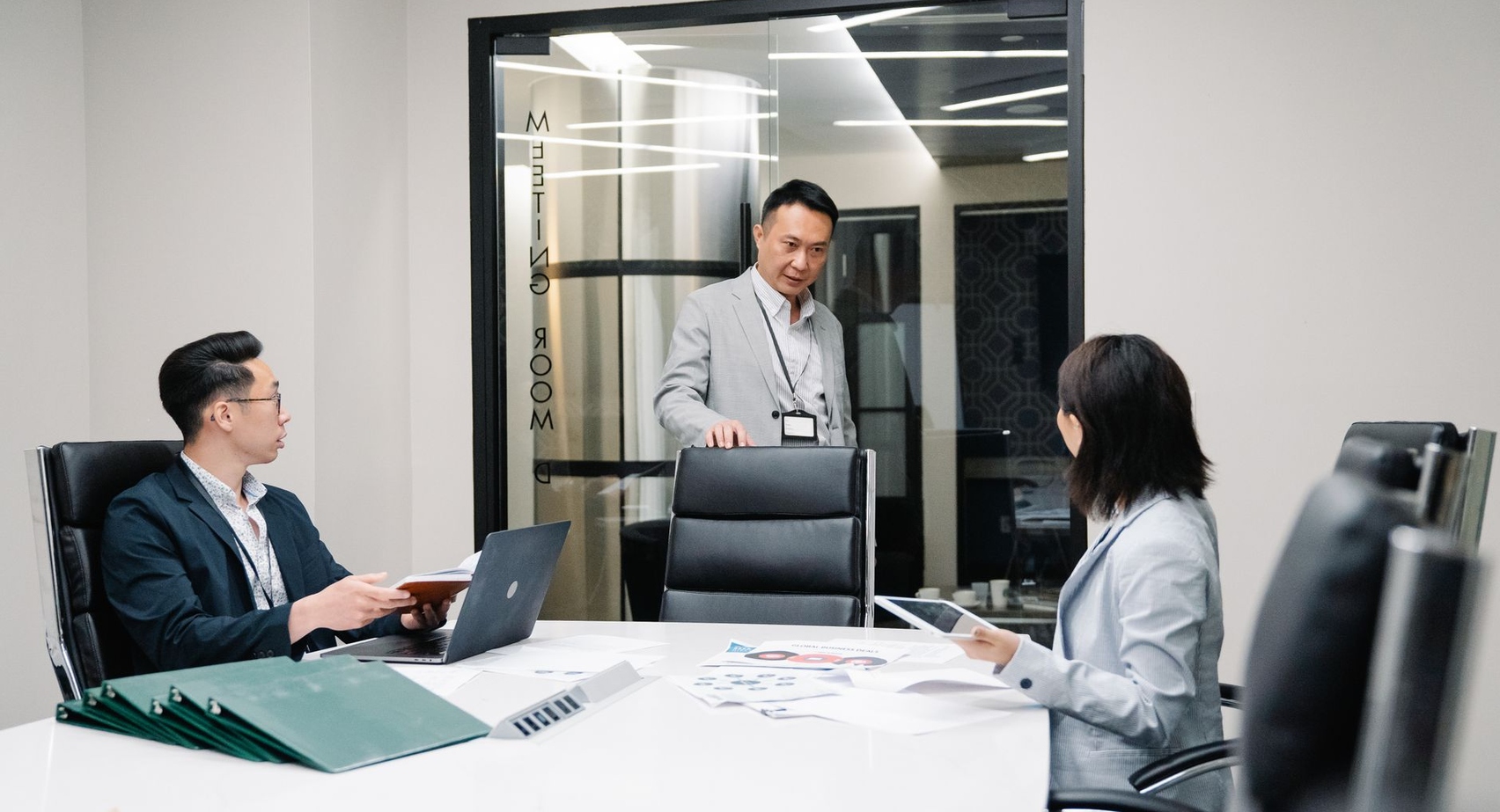 A Sales Manager's Playbook for Dominating Team Outreach in 2026