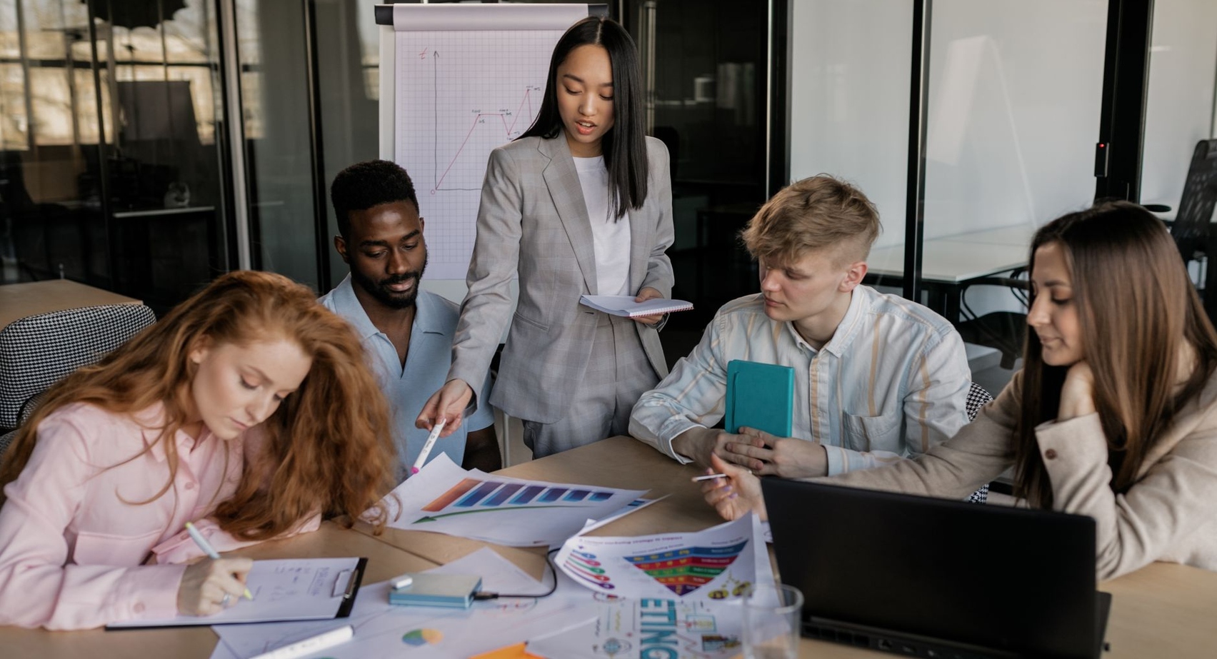 Marketers' Edge: Mastering LinkedIn Outreach for B2B Lead Generation and Brand Building in 2026
