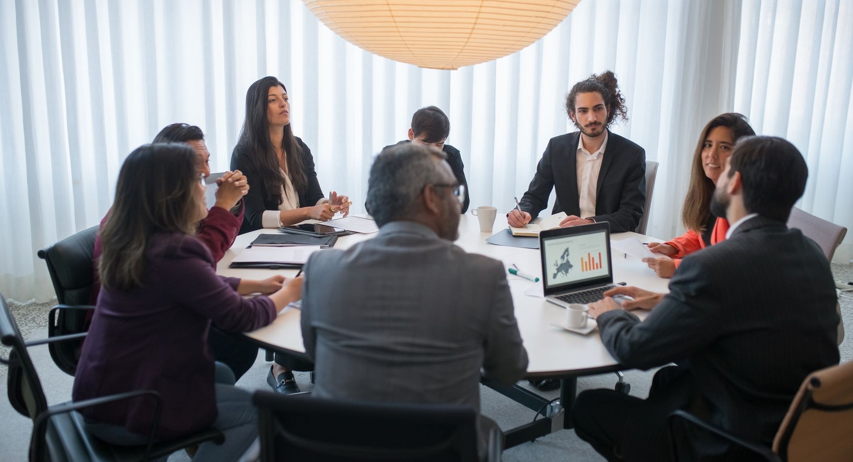 Unlocking Deeper Customer Insights with AI-Driven Sales: The Future of B2B