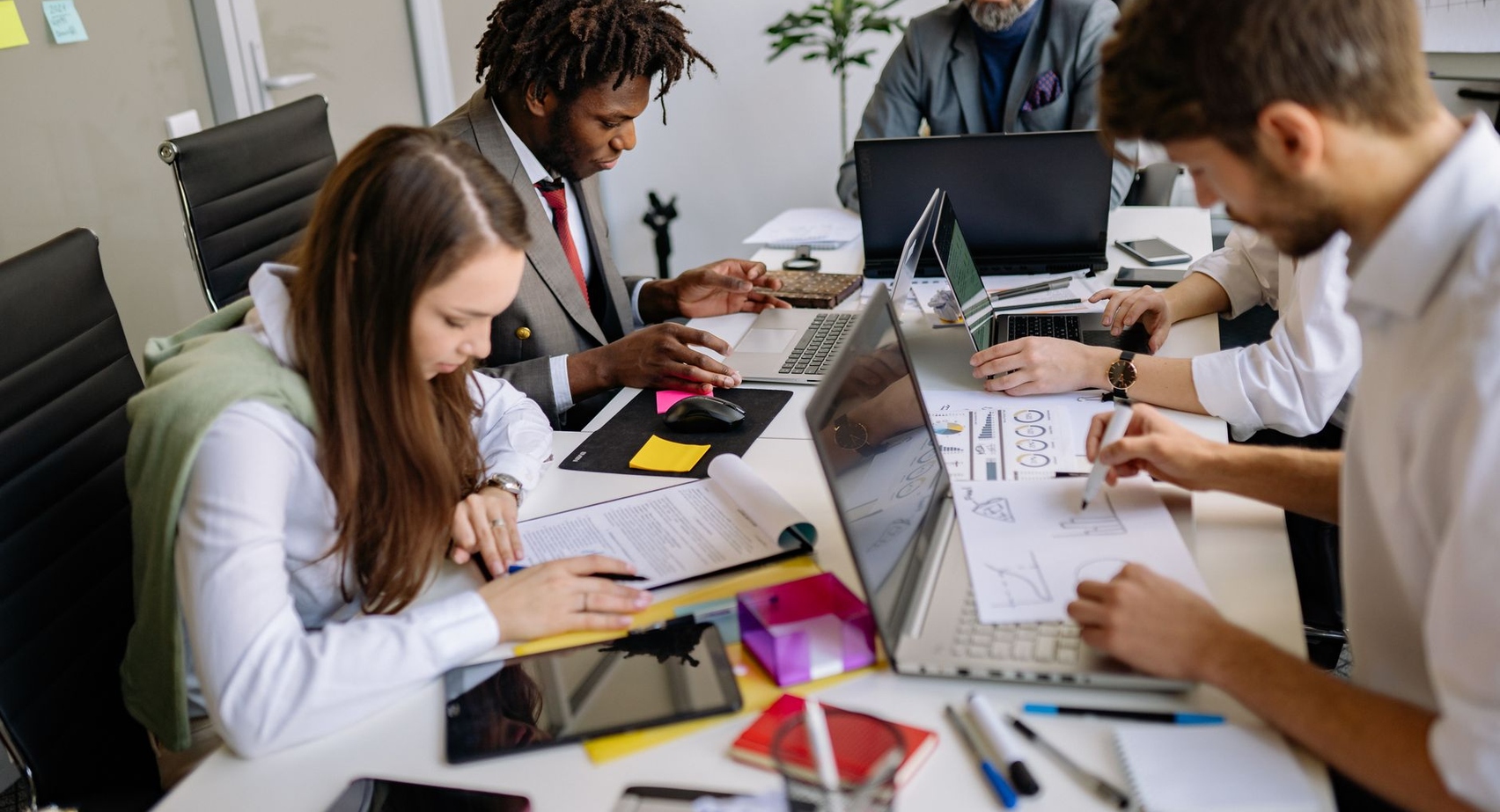 Cutting CAC: How Optimized Outreach Drives Customer Acquisition Cost Reduction