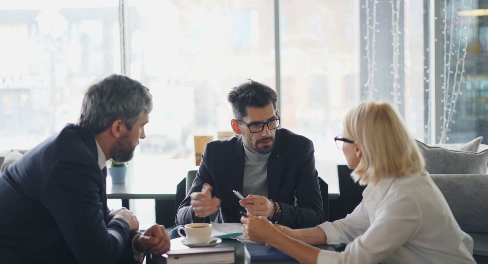 Mastering LinkedIn Outreach for Founders: Secure Investors & Customers in 2026