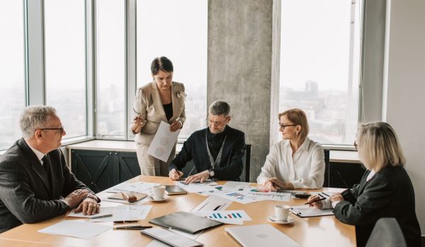 Breaking the Ice: Crafting Engaging LinkedIn Messages to Start Meaningful Conversations